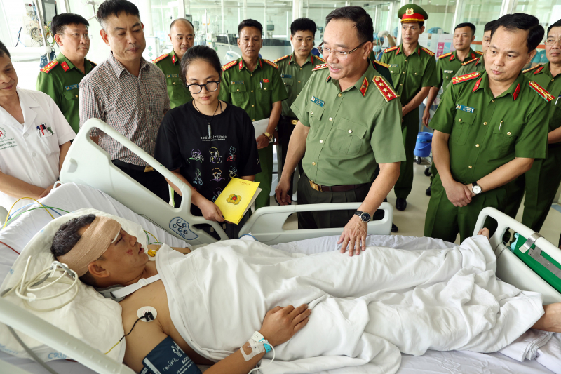 2 tham hoi.jpg