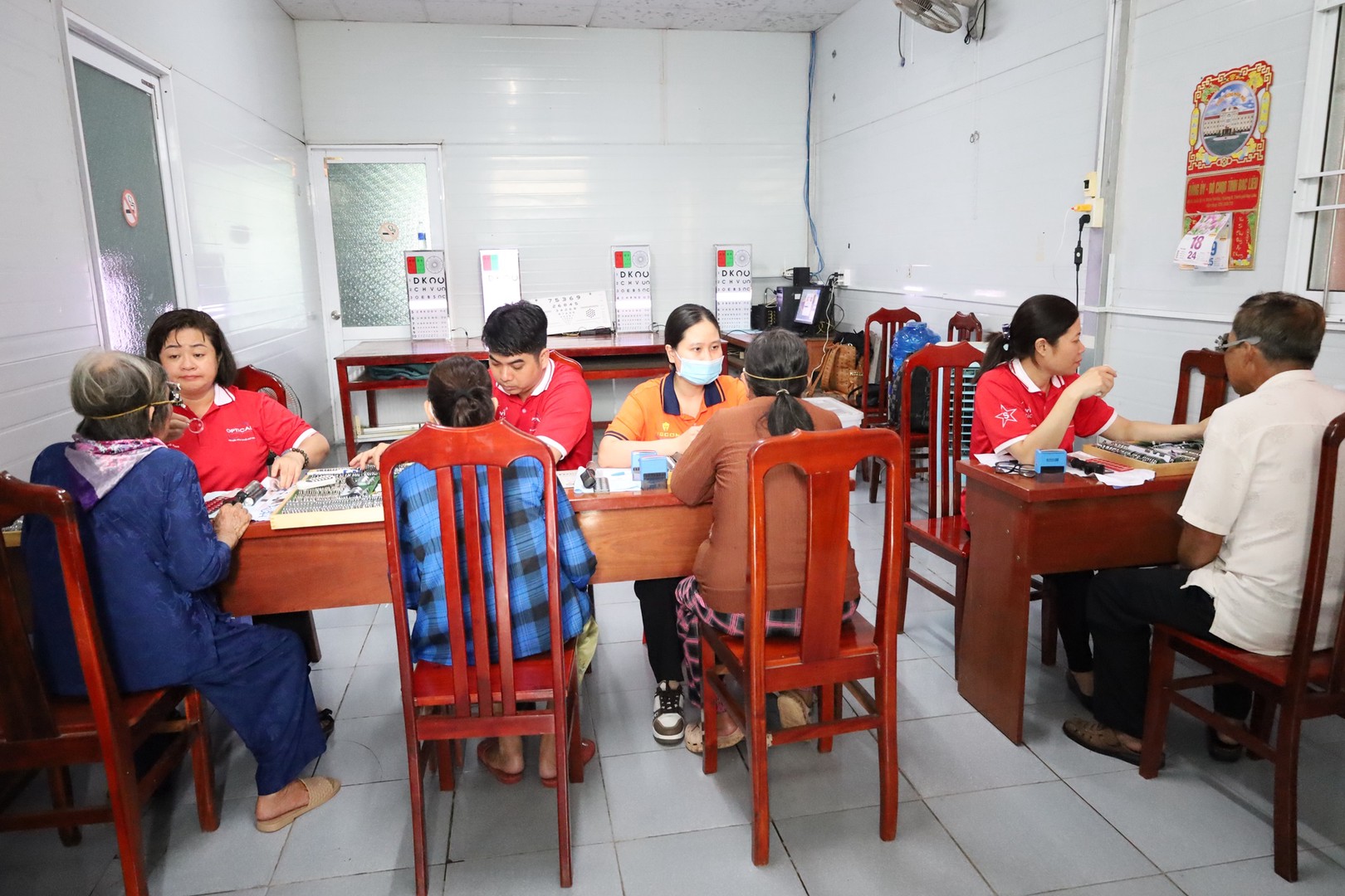 ĐO THI LỰC MẮT.JPG