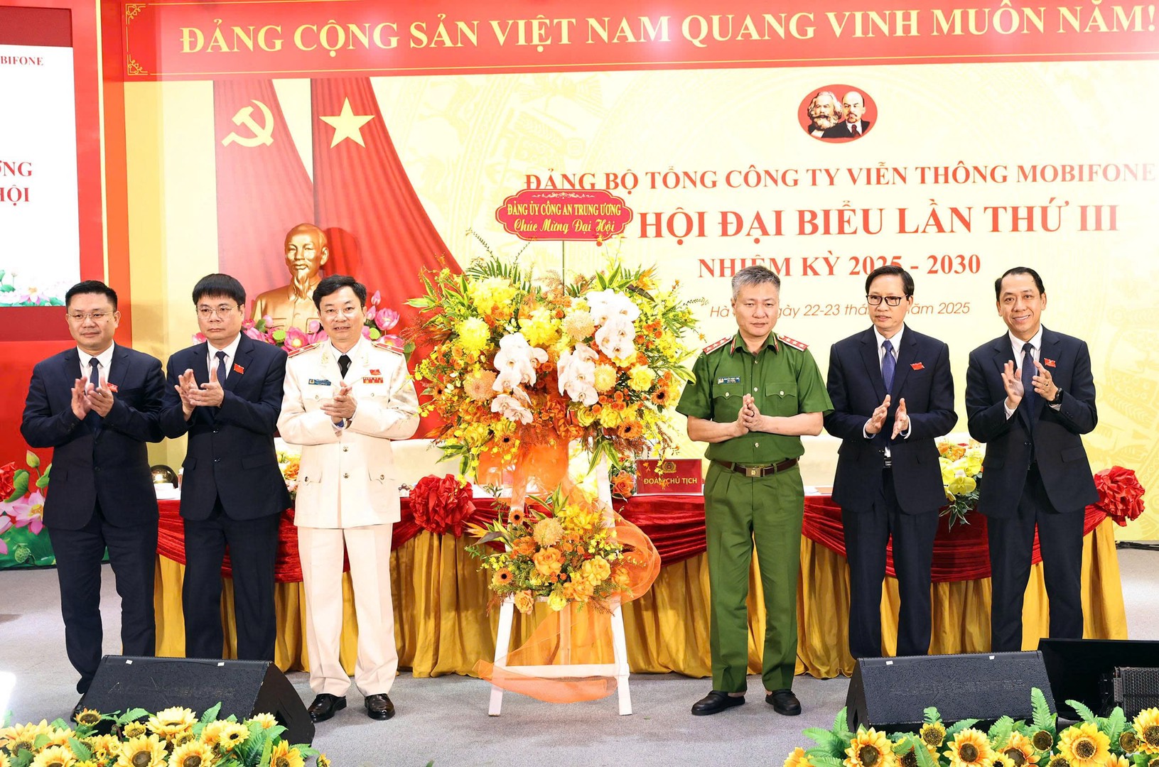 3 tang hoa.jpg