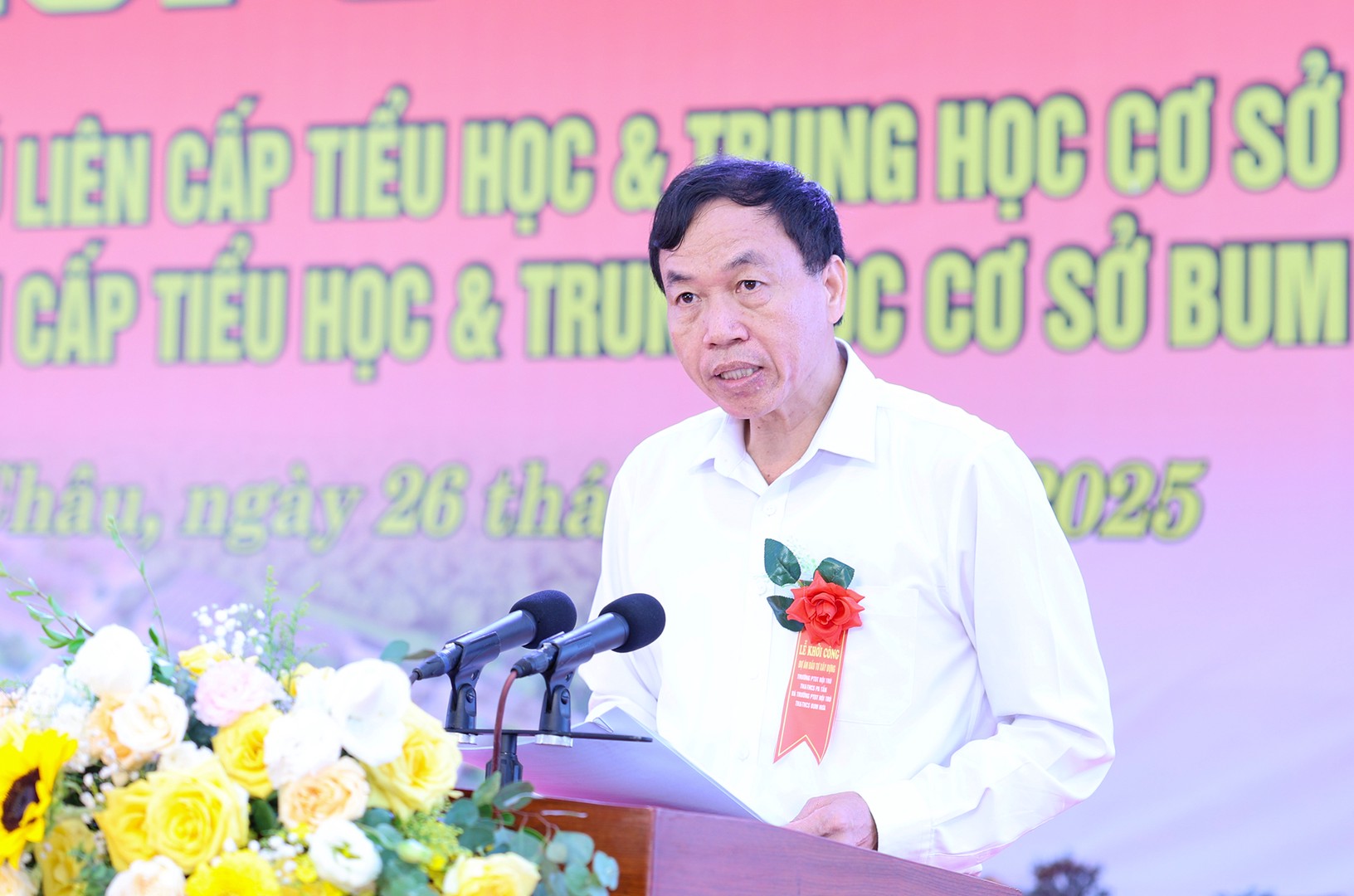 Đồng chí Lê Văn Lương - Chủ tịch UBND tỉnh Lai Châu phát biểu tại buổi lễ.jpg