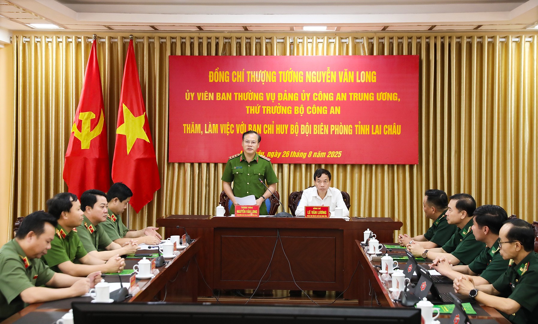 Thứ trưởng Nguyễn Văn Long thăm Ban Chỉ huy Bộ đội Biên phòng tỉnh Lai Châu.jpg