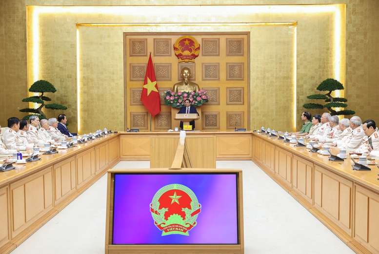 1 toan canh.jpg