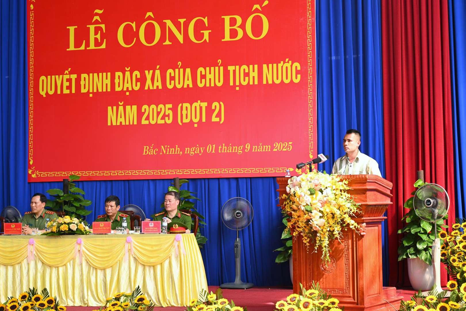 1 pham nhan.JPG