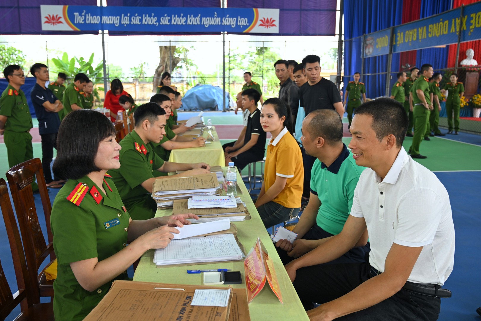 1 lam thu tuc.JPG