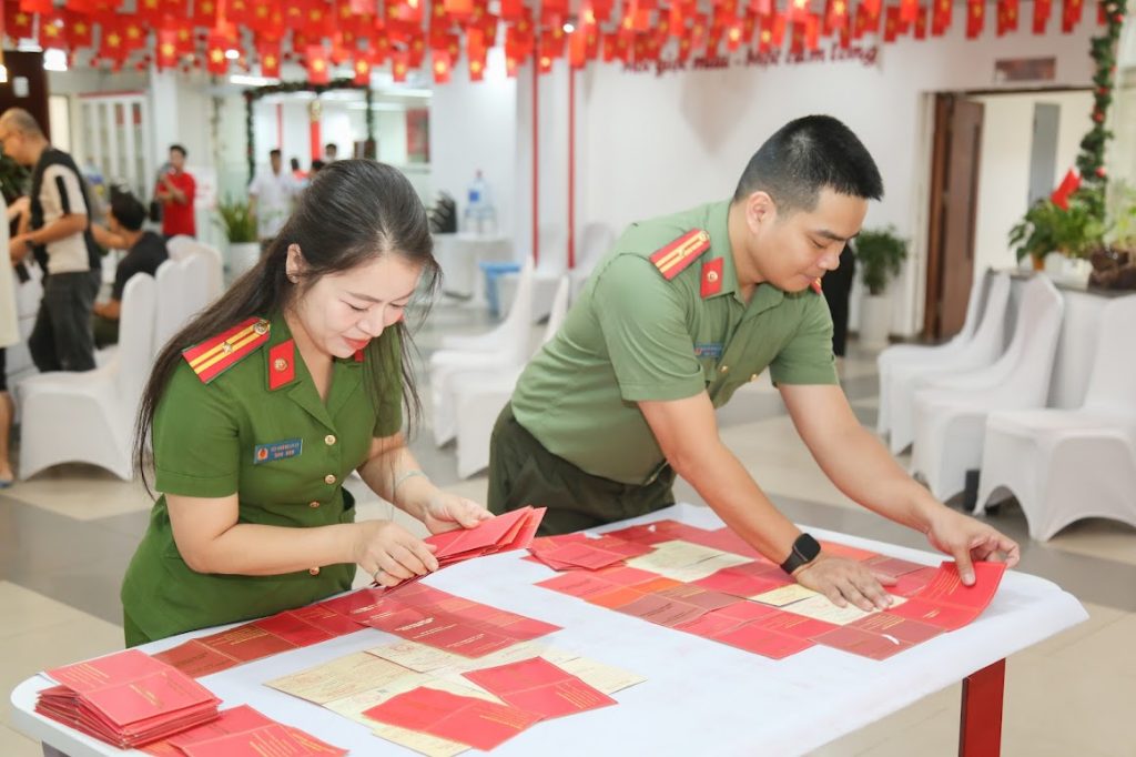 Vo-chong-cong-an-Ly-Nguyen-1-1024x682.jpg