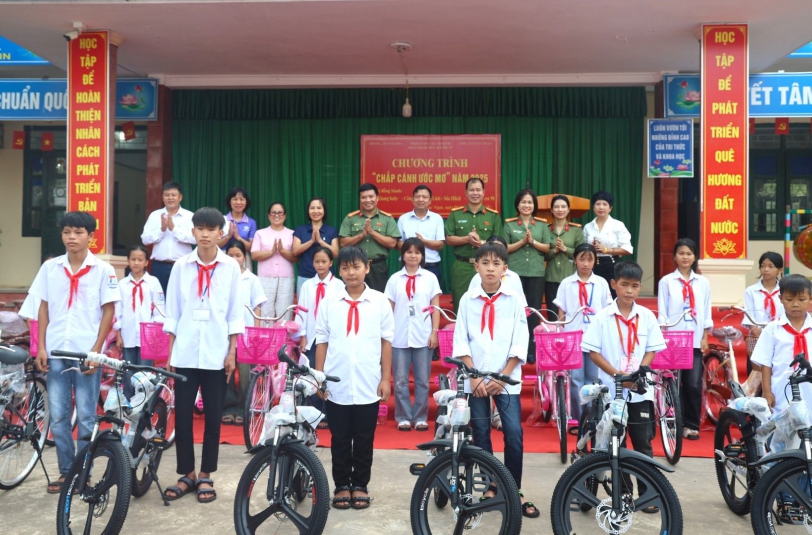 trao tan hoa 2.jpg