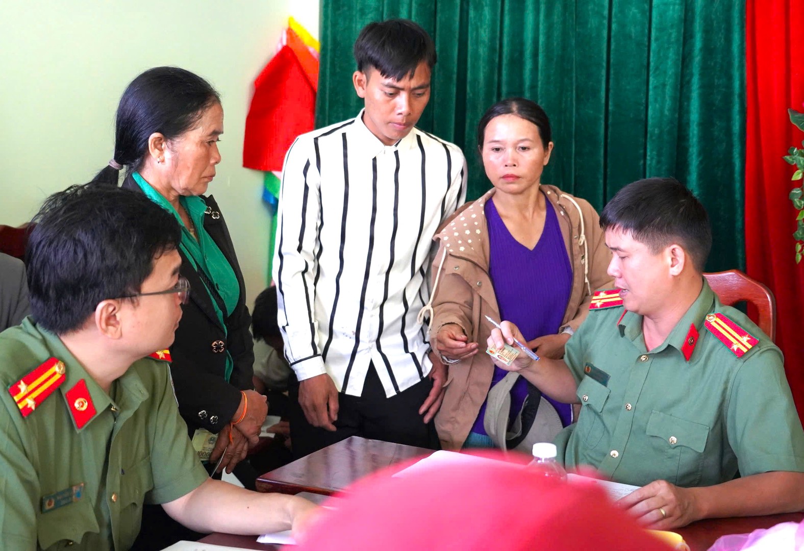 hướng dẫn làm giấy thông hành cho người dân.jpg