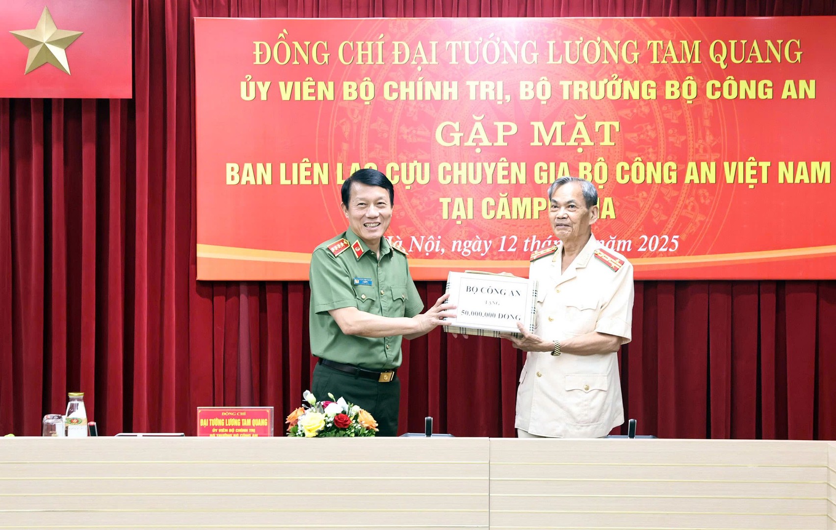 3 tang qua.jpg