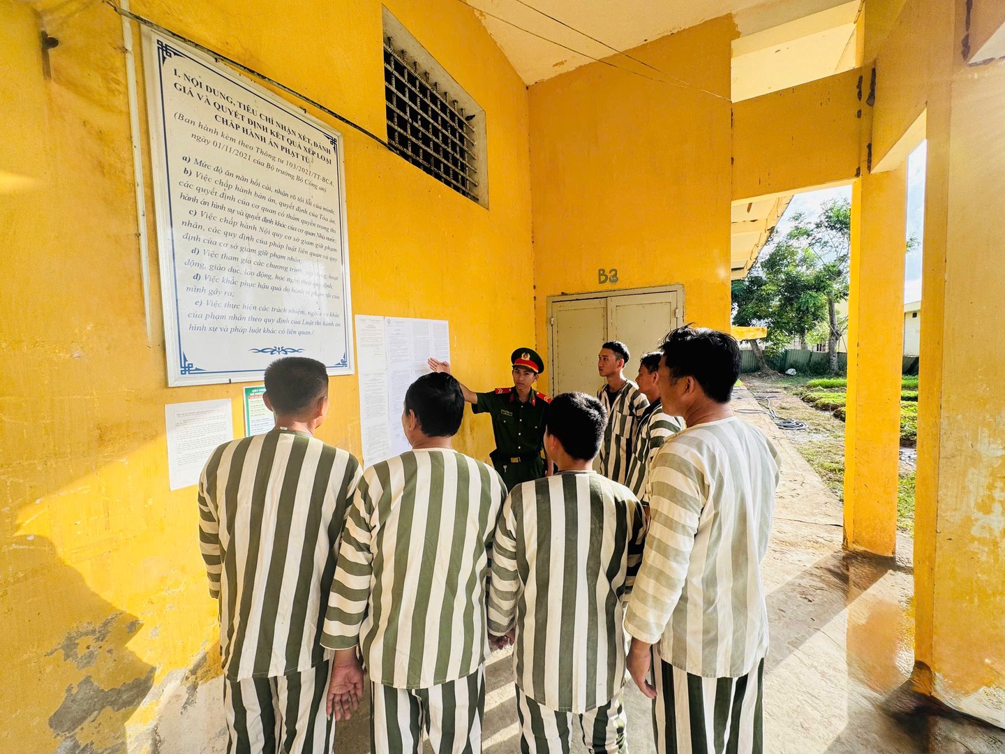 TUYÊN TRUYỀN PHÁP LUẬT CHO PHẠM NHÂN.jpg