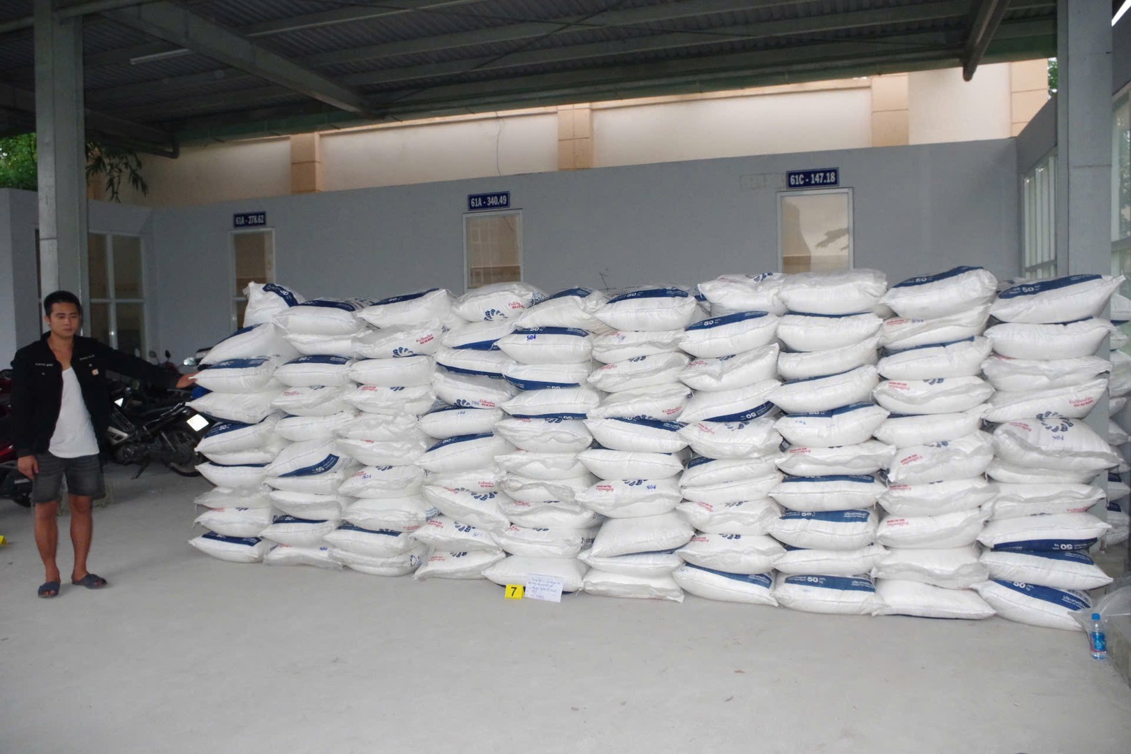 Ảnh 3 - vận chuyển trái phép 40 tấn đường cát.jpg