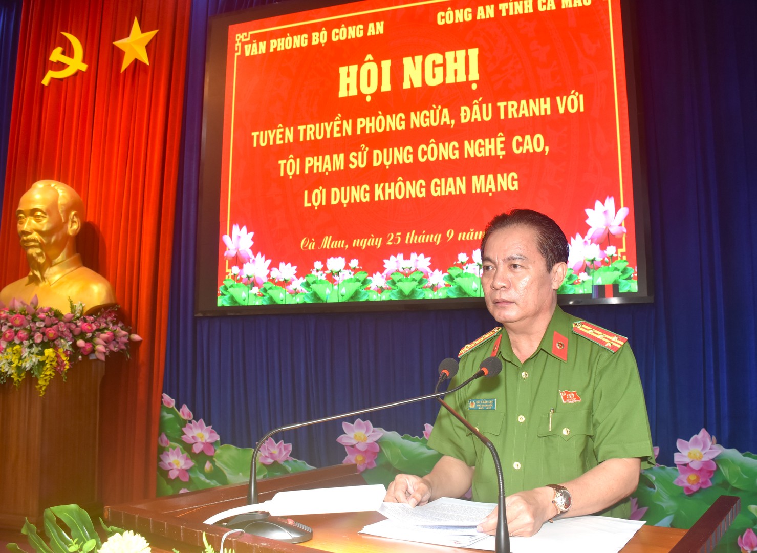 ĐẠI TÁ BÙI XUÂN KHỞI PHÁT BIỂU.JPG