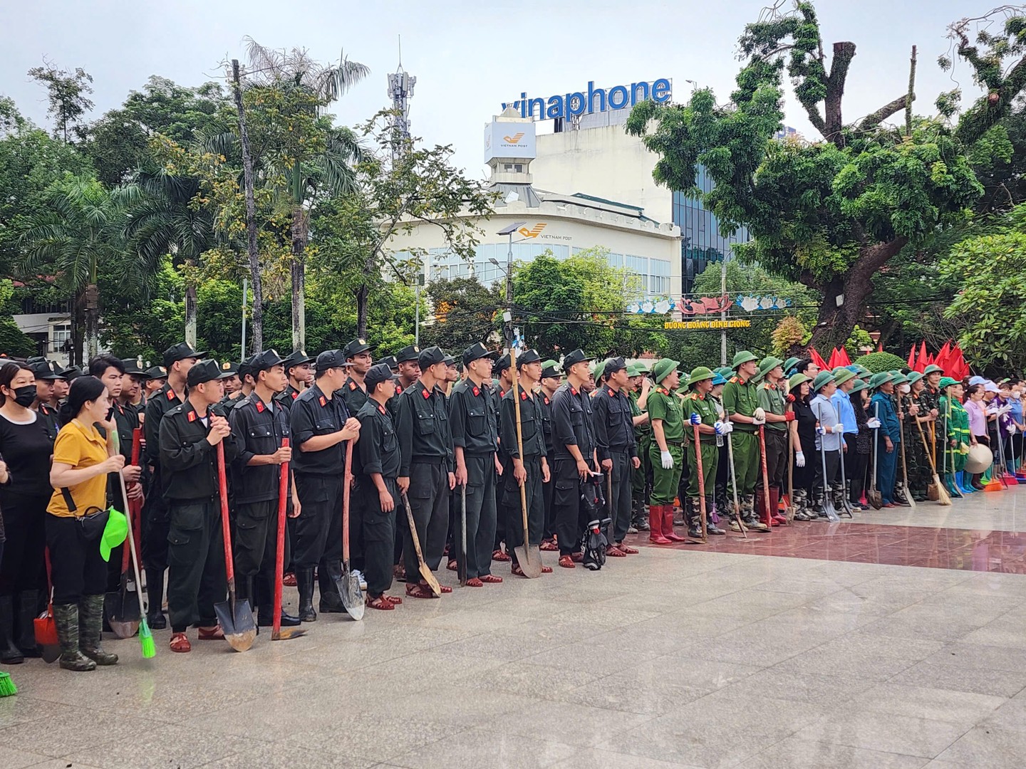 Toàn cảnh buổi lễ ra quân.jpg