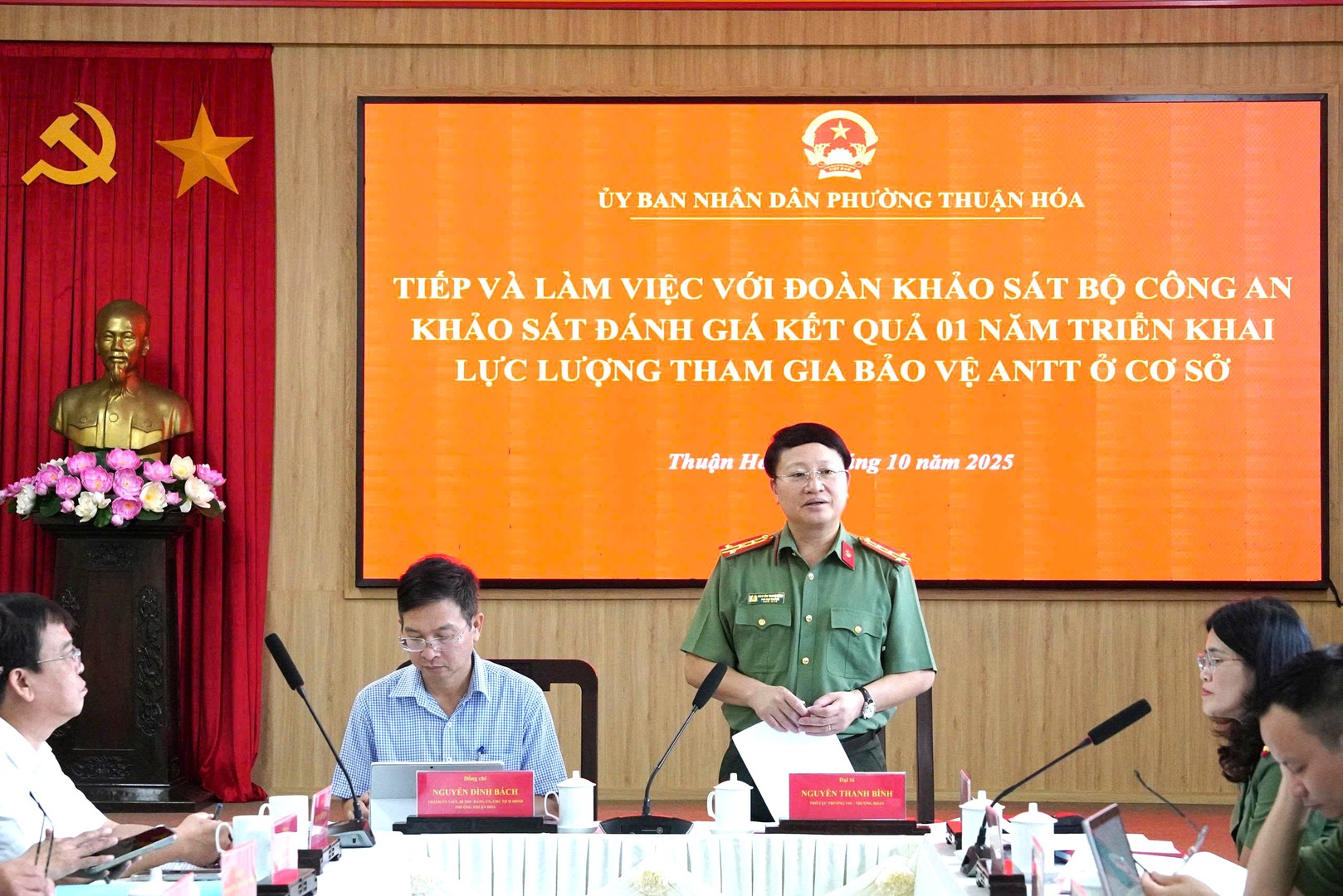 gen-h-anh 2 đoan ckhaor sát làm việc tại UBND phường Thuận Hóa.jpg
