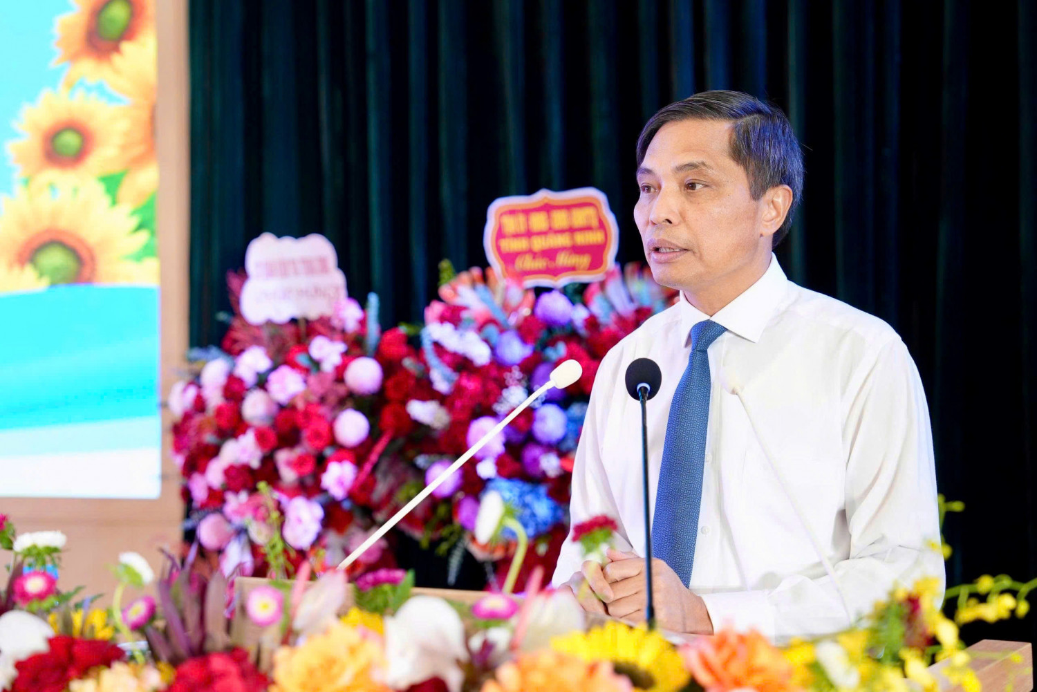 Ảnh 3 Đồng chí Vũ Văn Diện, Ủy viên Ban Thường vụ Tỉnh ủy, Phó Chủ tịch Thường trực UBND tỉnh Quảng Ninh phát biểu tại buổi lễ.jpg