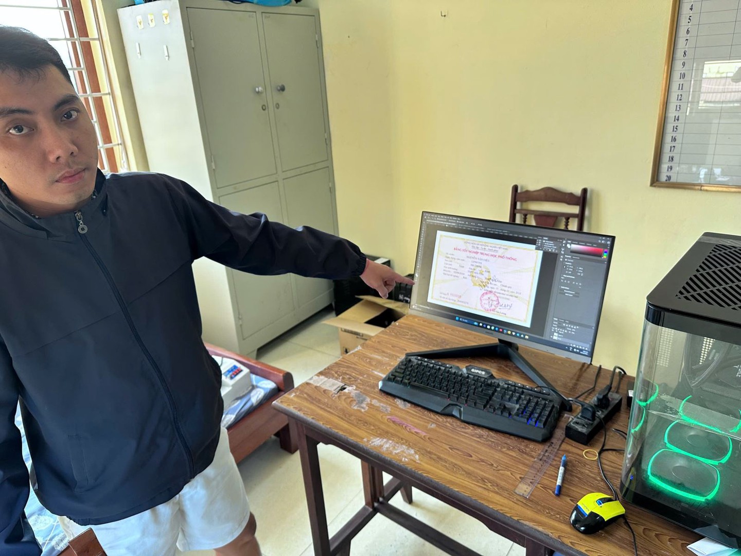 Bùi Đình Nghĩa và tang vật .jpg
