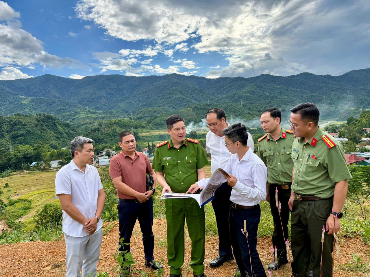 Đoàn công tác Công an tỉnh Lai Châu và Tập đoàn AMACCAO khảo sát vị trí xây dựng.jpg