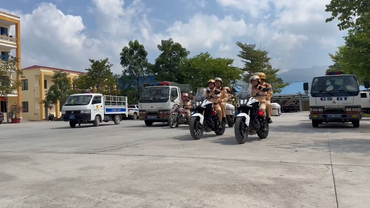 Lực lượng Cảnh sát Giao thông Công an tỉnh phối hợp với các lực lượng Tổ chức ra quân Tổng kiểm soát nồng độ cồn trên địa bàn tỉnh Điện Biên.jpg