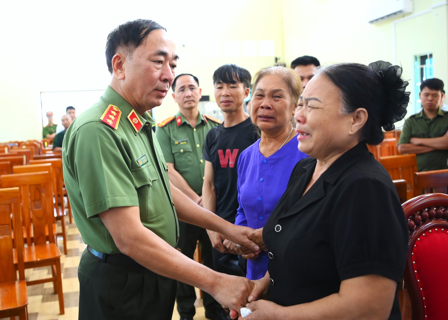2 dong vien.jpg
