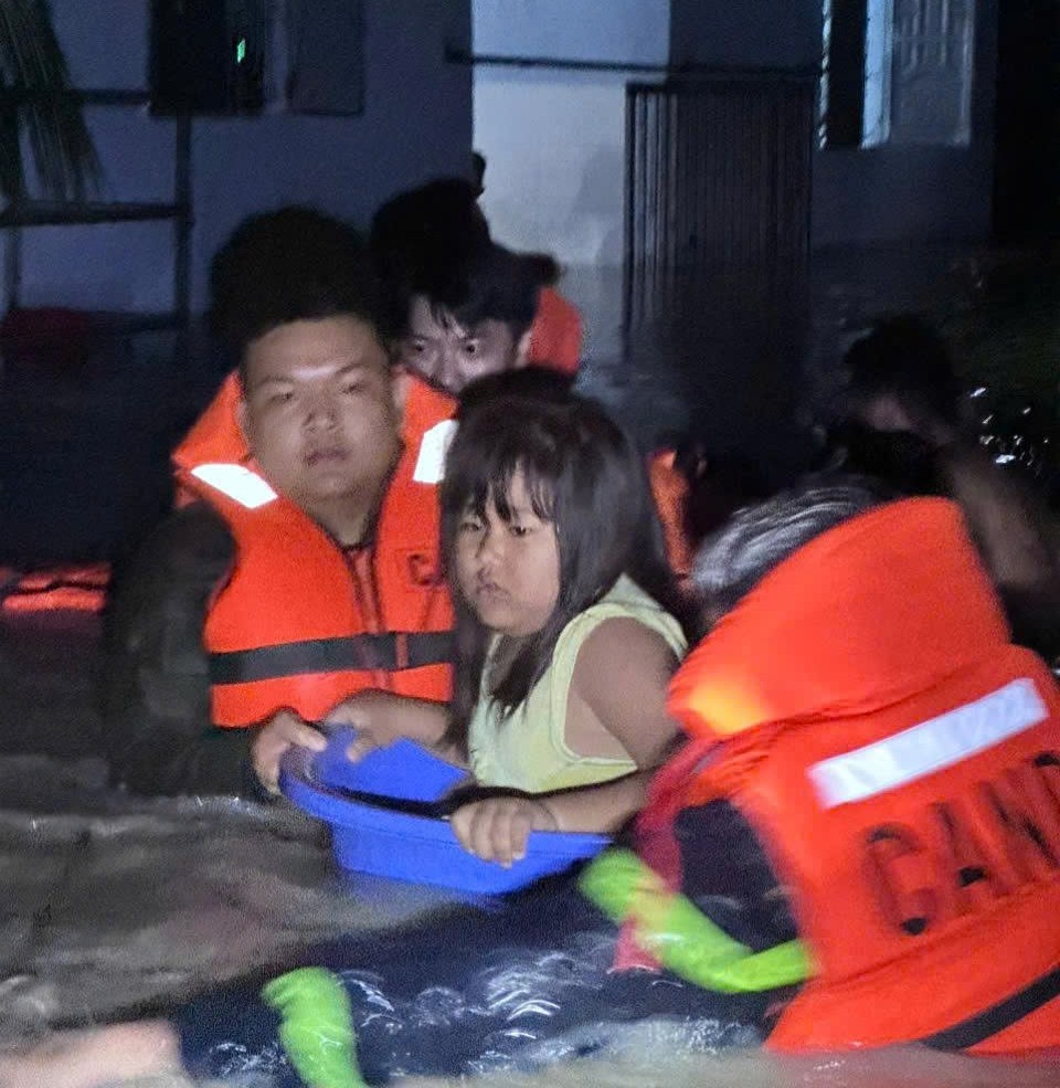 Ảnh 1 - Cứu hộ tại Bến Cát.jpg
