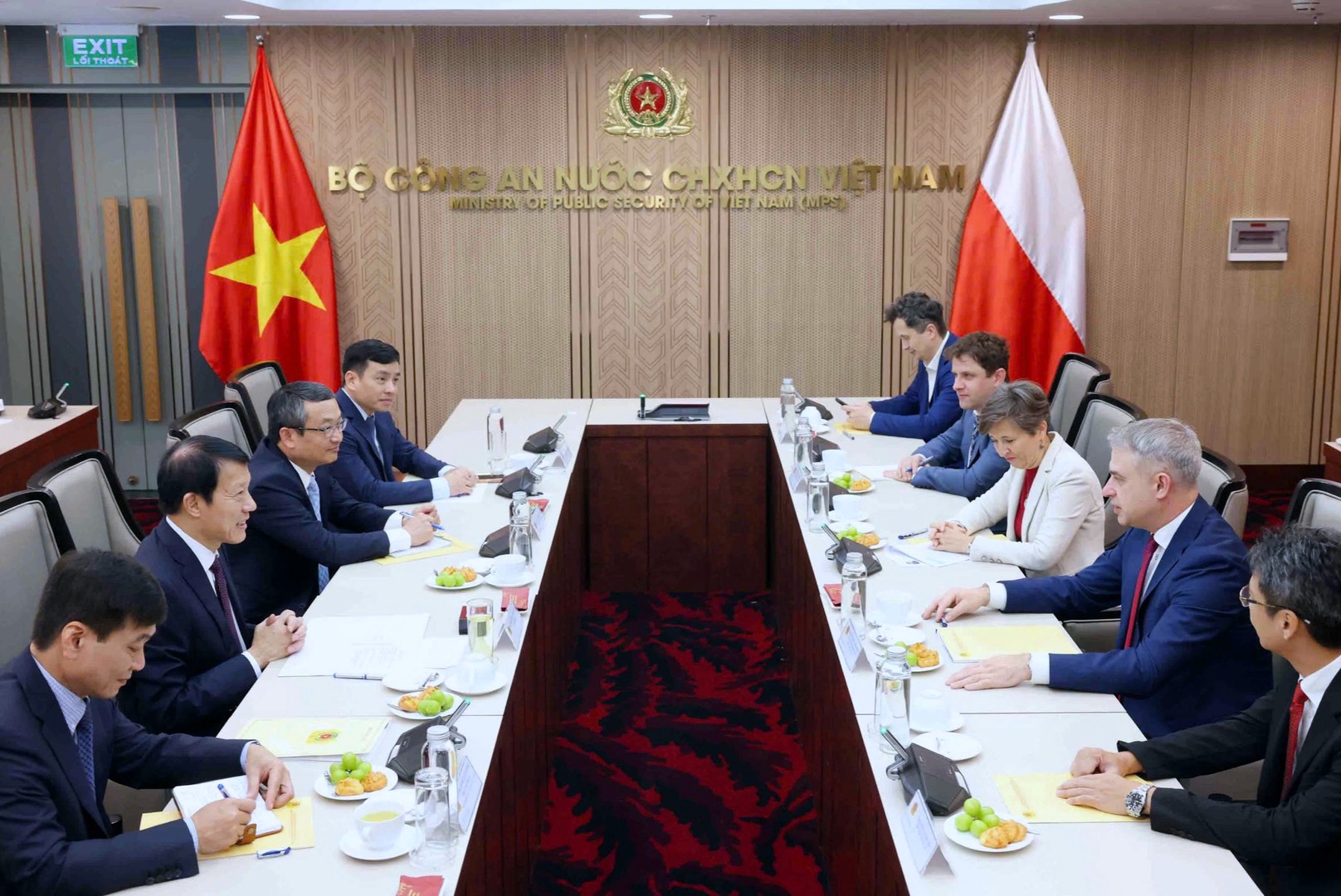 1 quang canh.jpg
