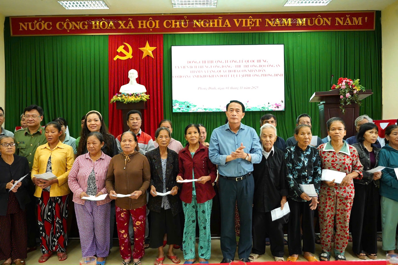 3 tk3 tang qua 1.jpg