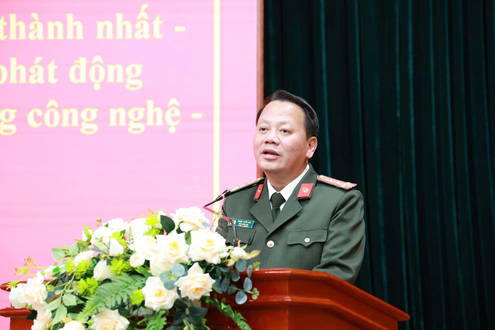 Ảnh 2. Đồng chí Đại tá Triệu Tuấn Hải, Phó Bí thư Đảng uỷ, Phó Giám đốc Công an tỉnh phát động phong trào thi đuatrong toàn lực lượng.jpg