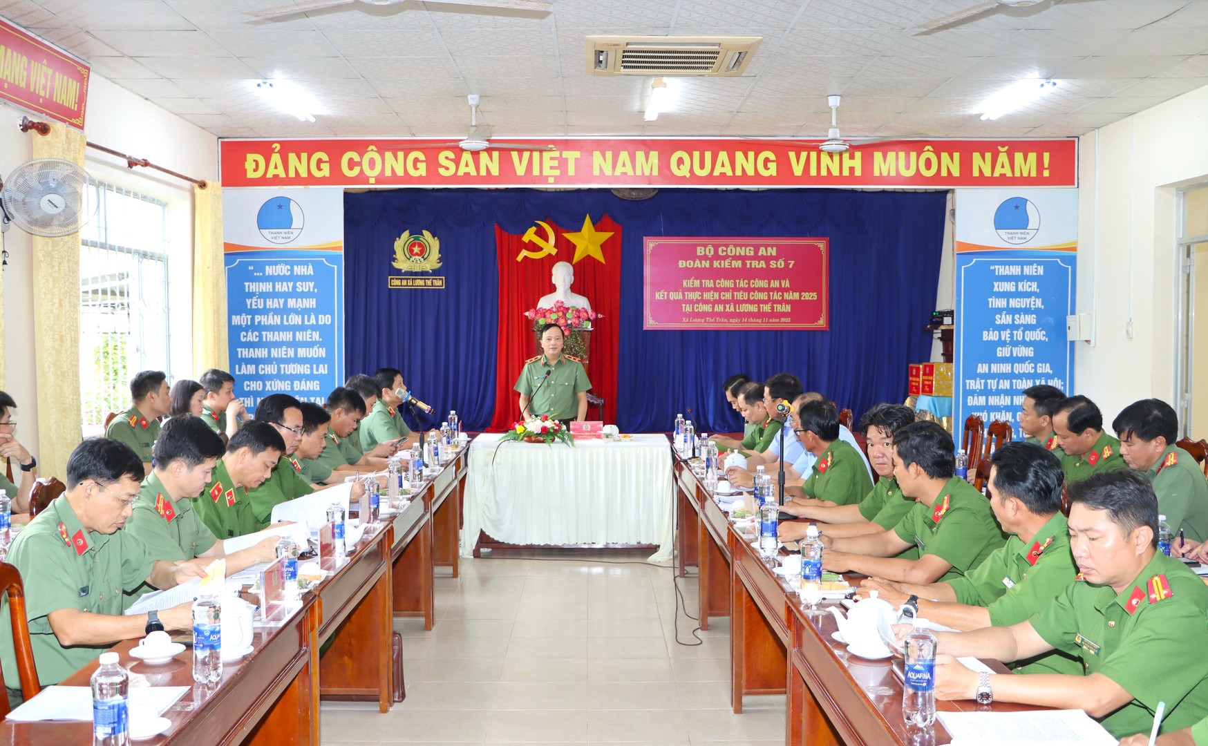 Các đại biểu được nghe Thứ trưởng Đặng Hồng Đức quán triệt nội dung kiểm tra của Đoàn kiểm tra số 7, Bộ Công an.JPG