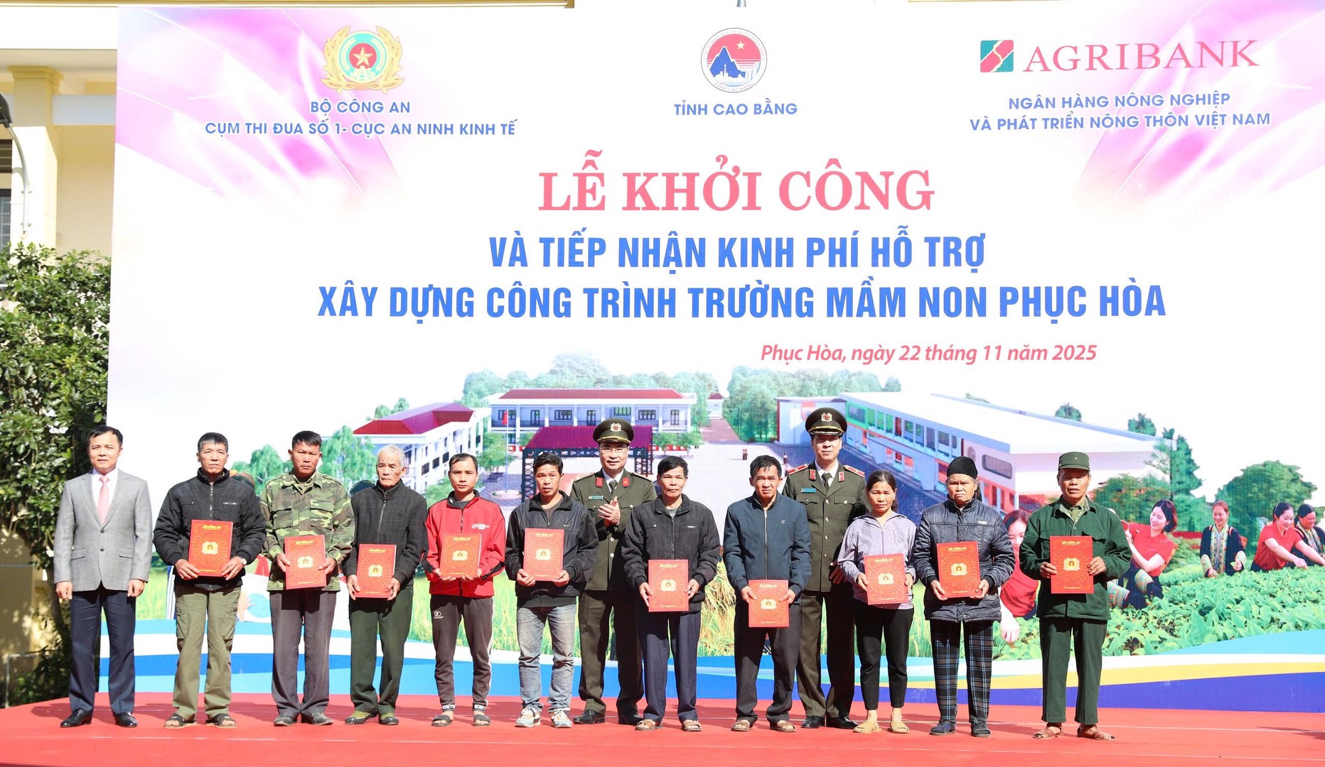 Tặng quà cho 20 gia đình có hoàn cảnh khó khăn trên địa bàn xã Phục Hòa.jpg