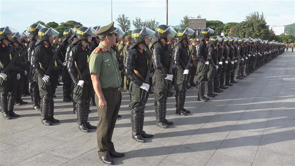 hơn 1500 cbcs công an và lực lượng tham gia giữ gìn antt ở cơ sở tham gia lễ ra quân.jpg