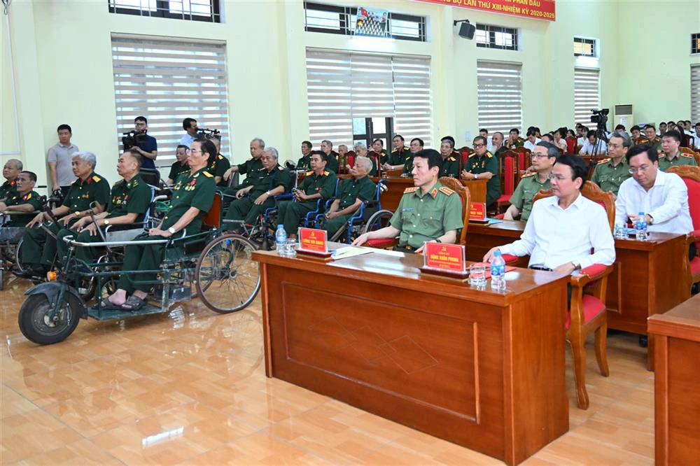dai bieu tham gia.jpg