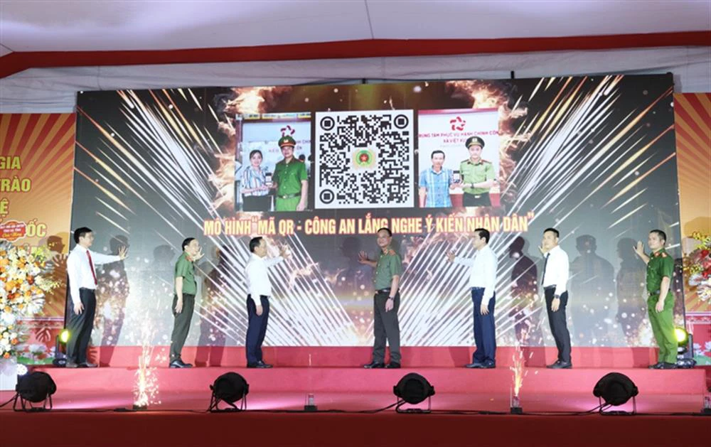 đb tham gia huong ung ra mat mo hinh.jpeg