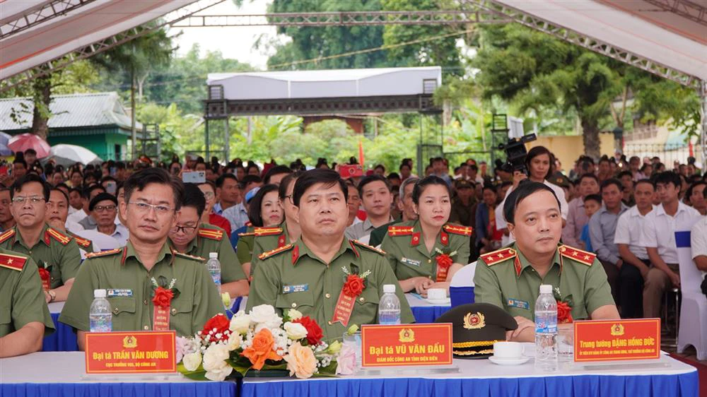 trung tướng đặng hồng đức, ủy viên bchtw, thứ trưởng bộ công an dự ngày hội toàn dân bảo vệ antq tại xã mường phăng, tỉnh điện biên.jpg