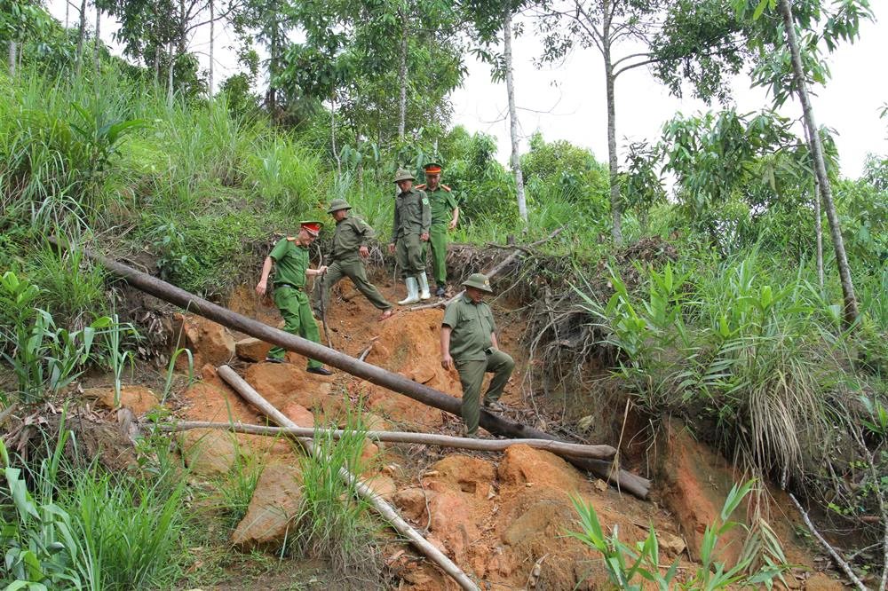 khảo sát các địa điểm có nguy cơ sạt lở.jpg