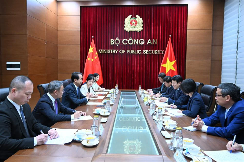 10_2 quang canh.jpg