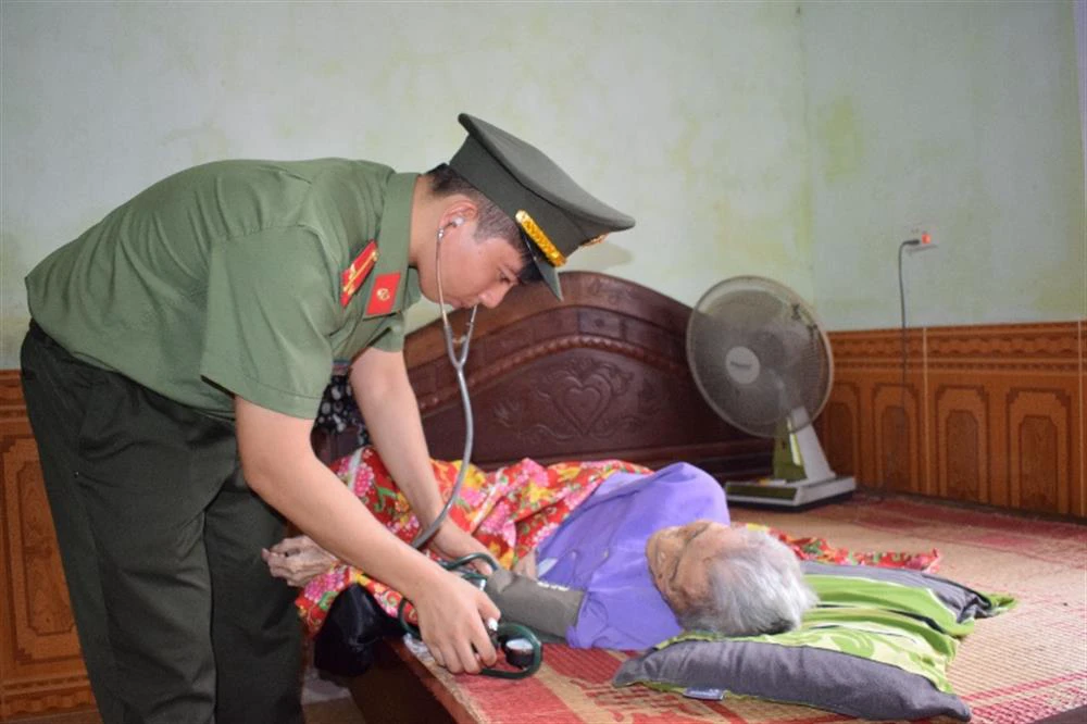 khám bệnh mẹ vnah.jpeg