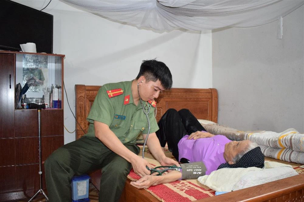 khám bệnh.jpeg
