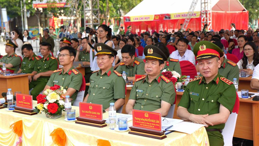 cac dai bieu du cao bang.jpg