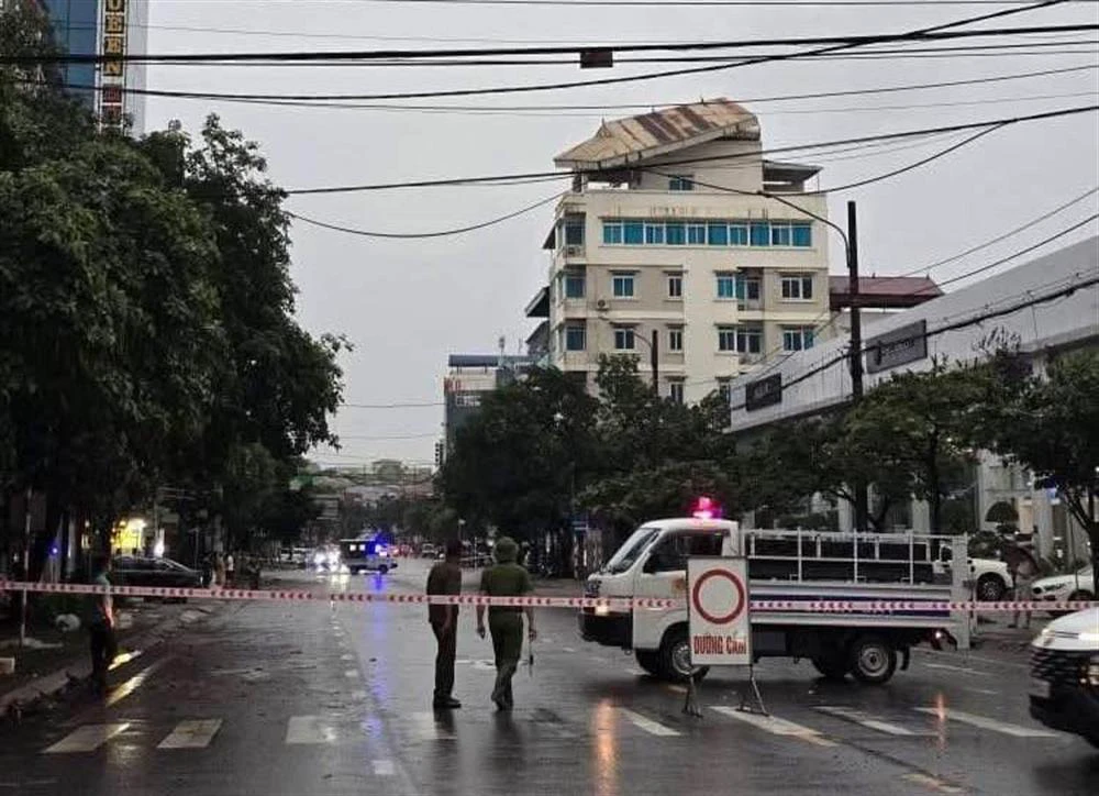 06 cap phan dinh phung.jpg