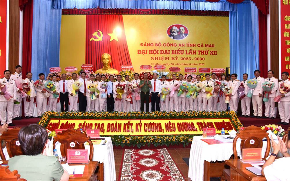 ban chấp hành đảng bộ cat.jpg