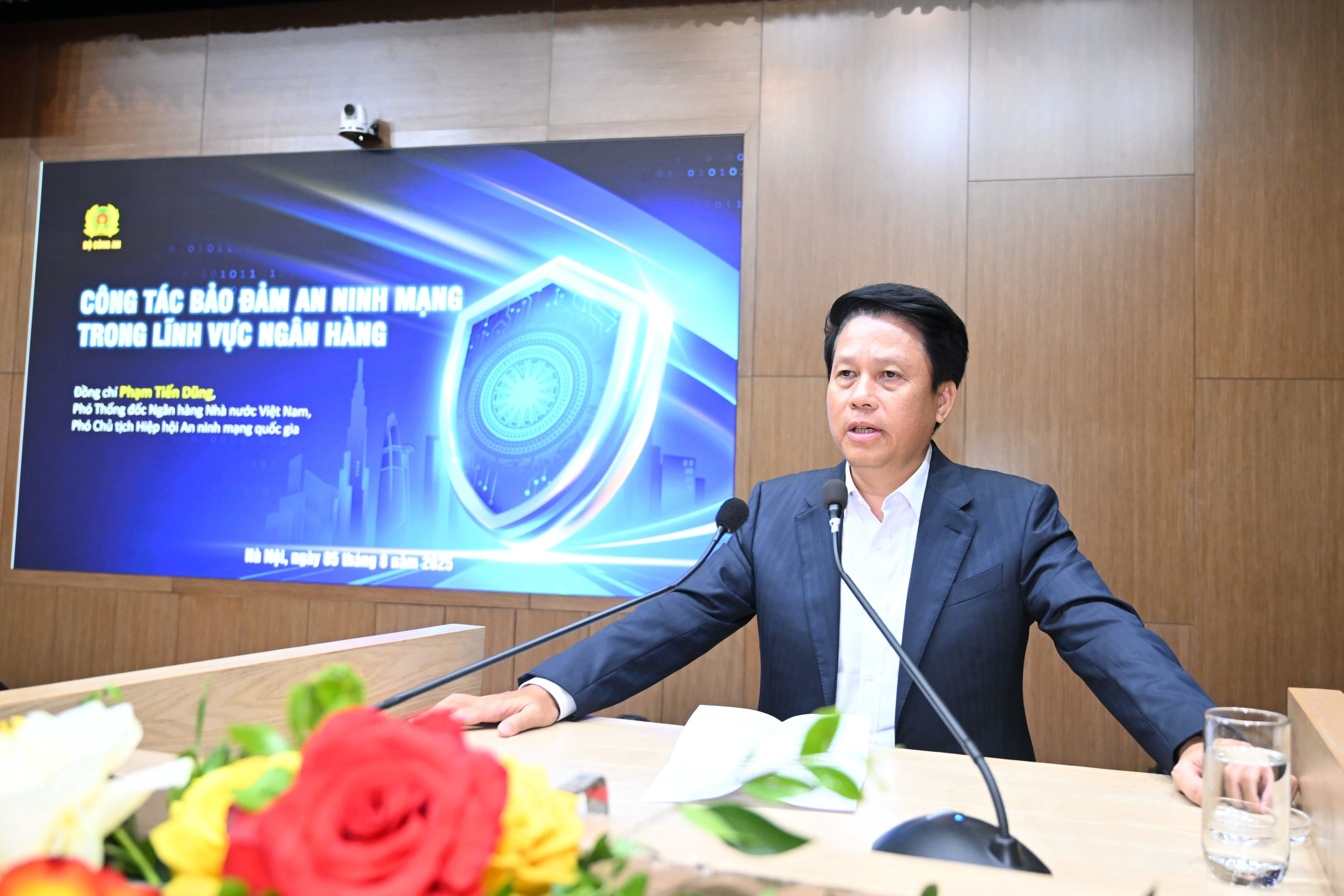 pho thong doc ngan hang hat bieu.JPG
