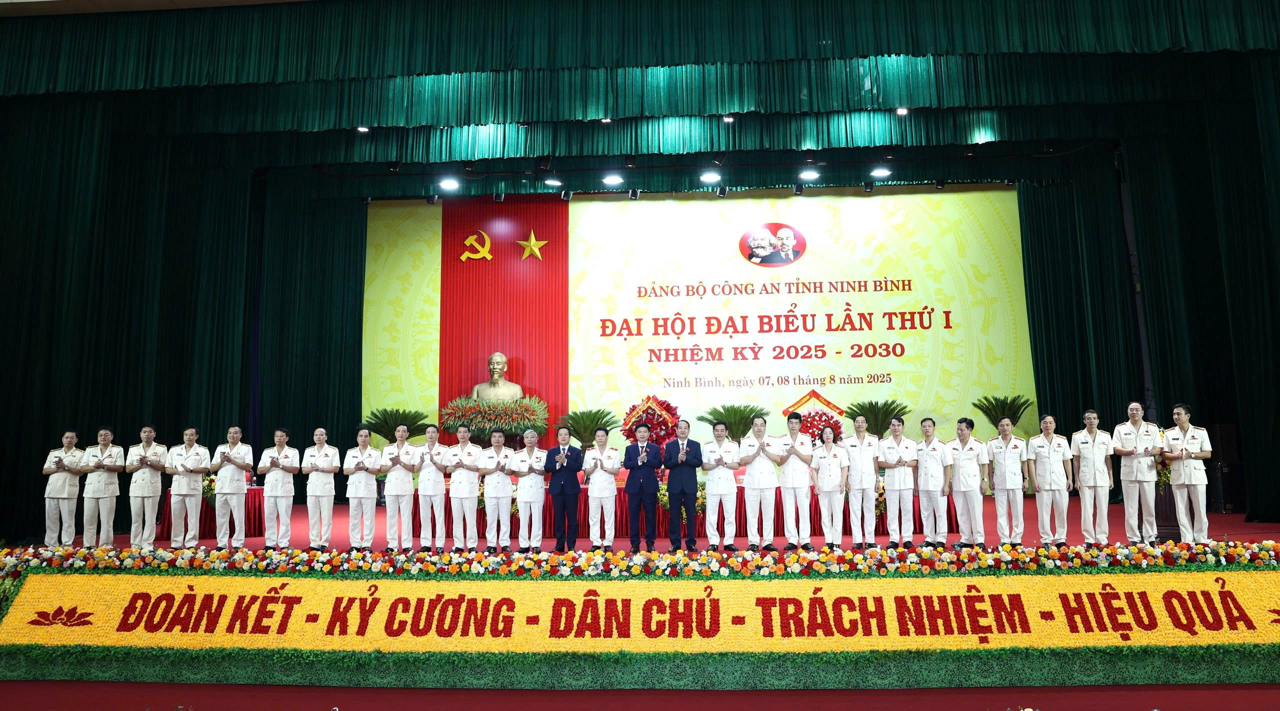 115d7d226461ec3fb570.jpg