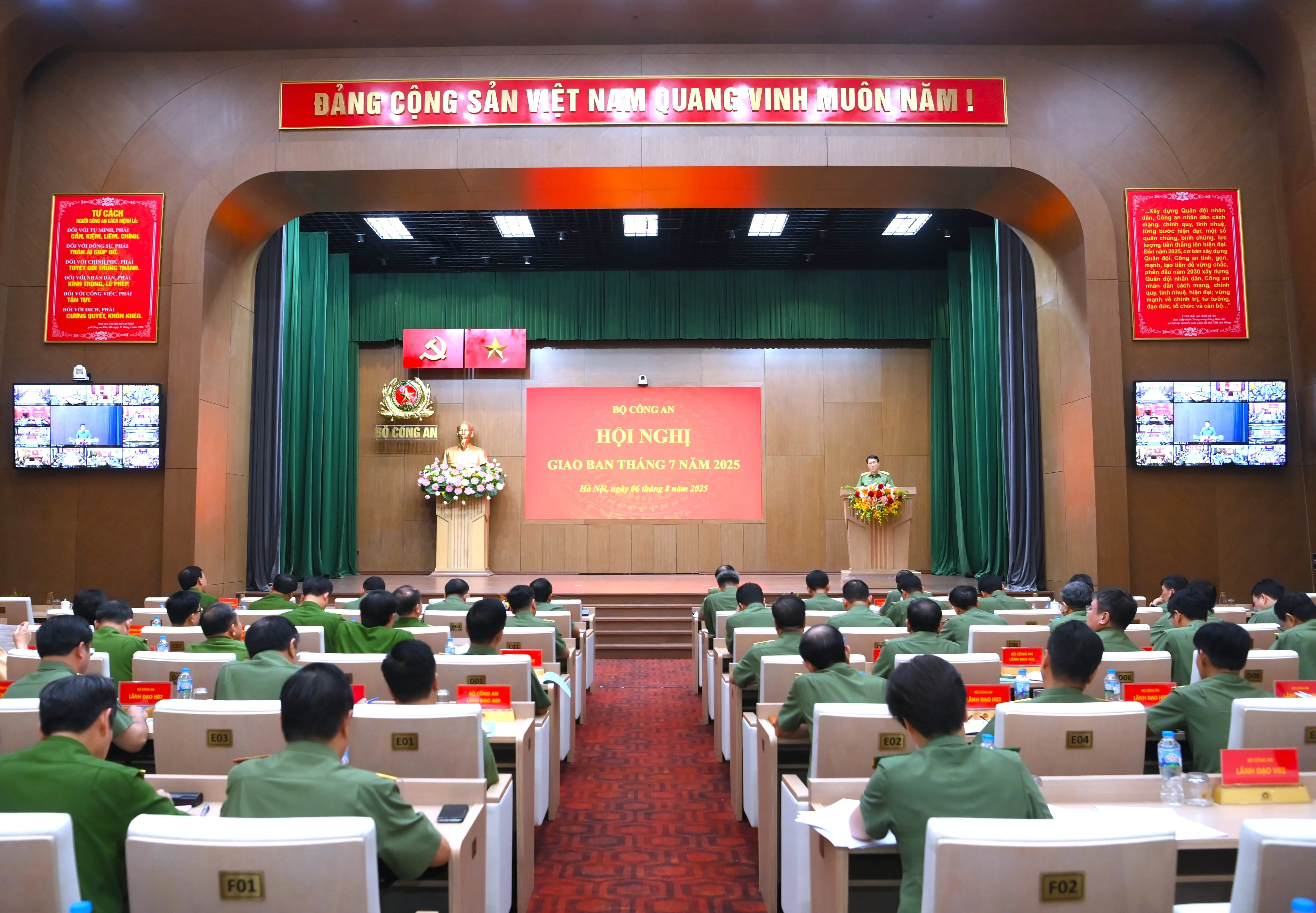 2 quang canh.webp