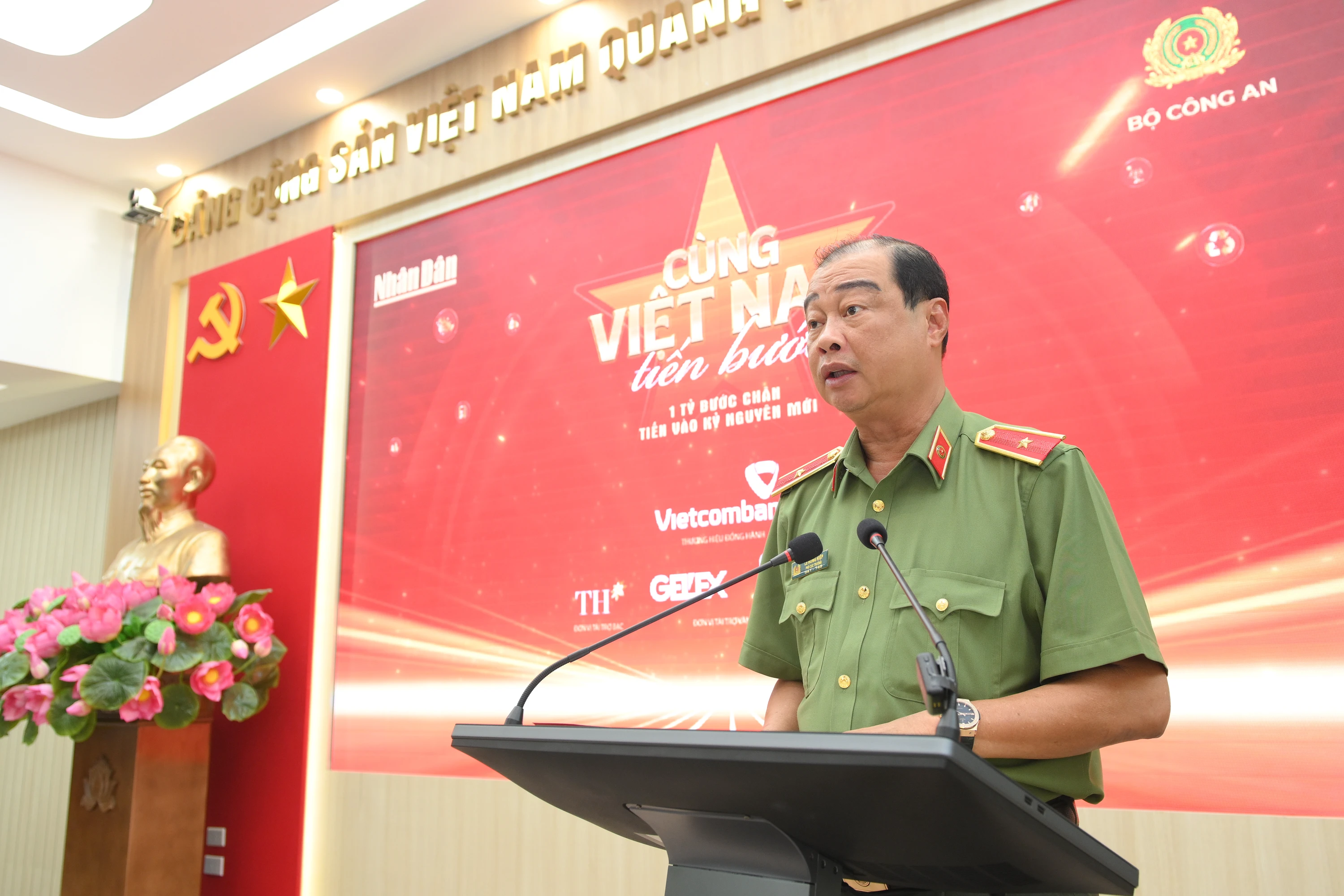 hop bao cung vn tien buoc-9827.jpg