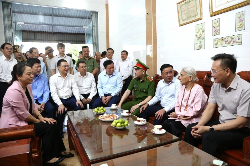 anh cuoi.jpg