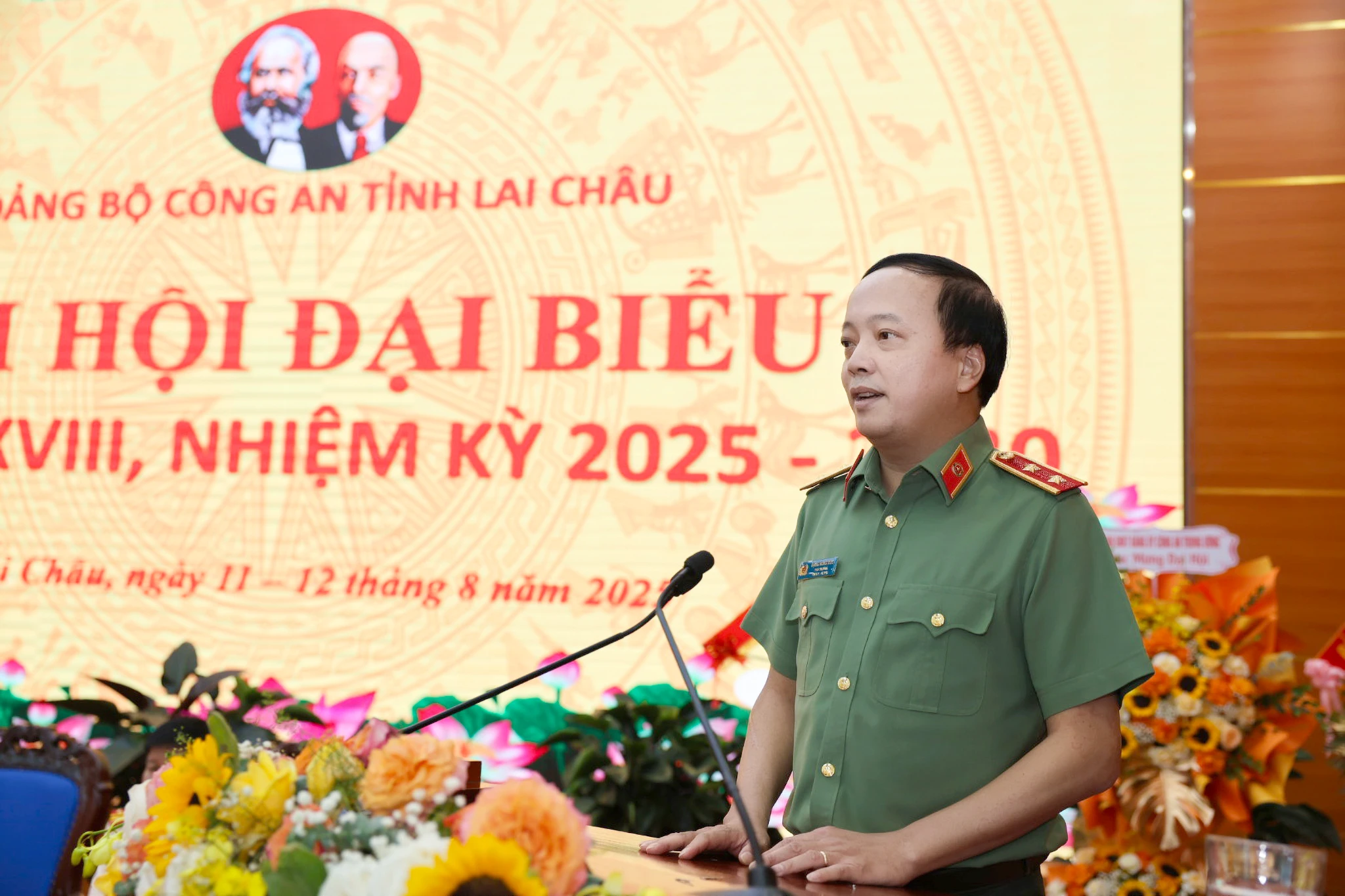 Trung tướng Đặng Hồng Đức - Uỷ viên BTV Đảng uỷ CATW, Thứ trưởng BCA phát biểu chỉ đạo tại Đại hội.jpg