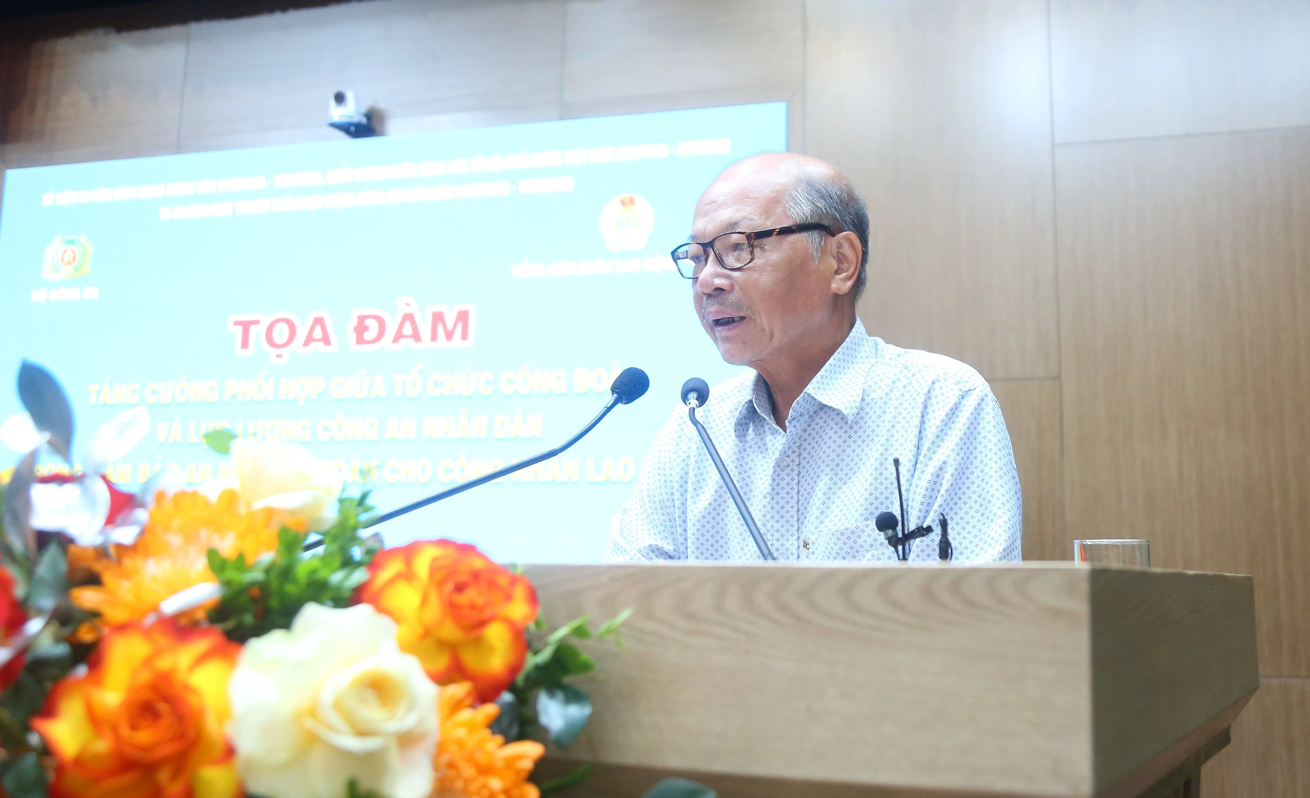 dai bieu 1.JPG