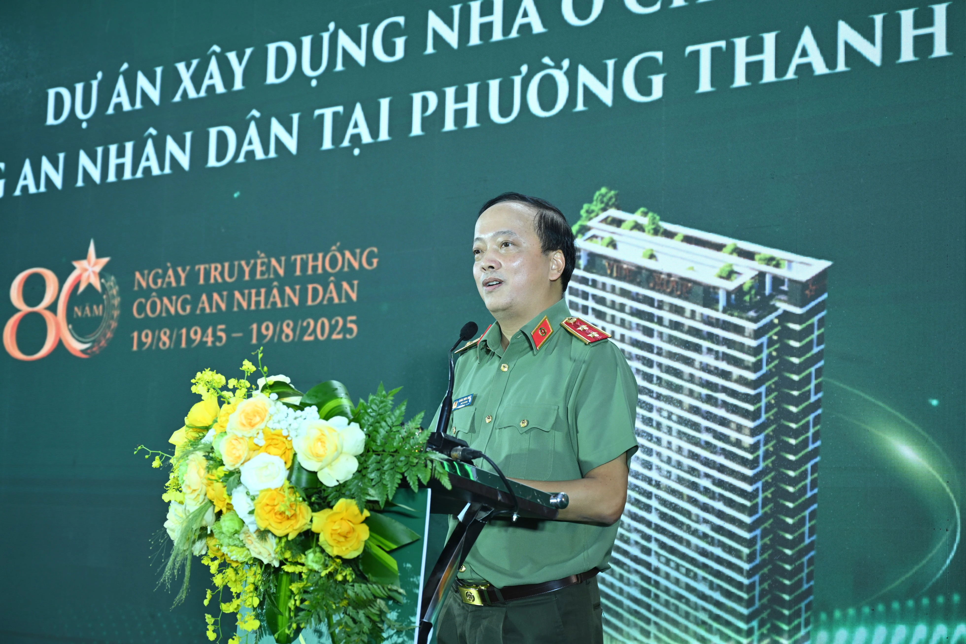 tt duc phat bieu.JPG