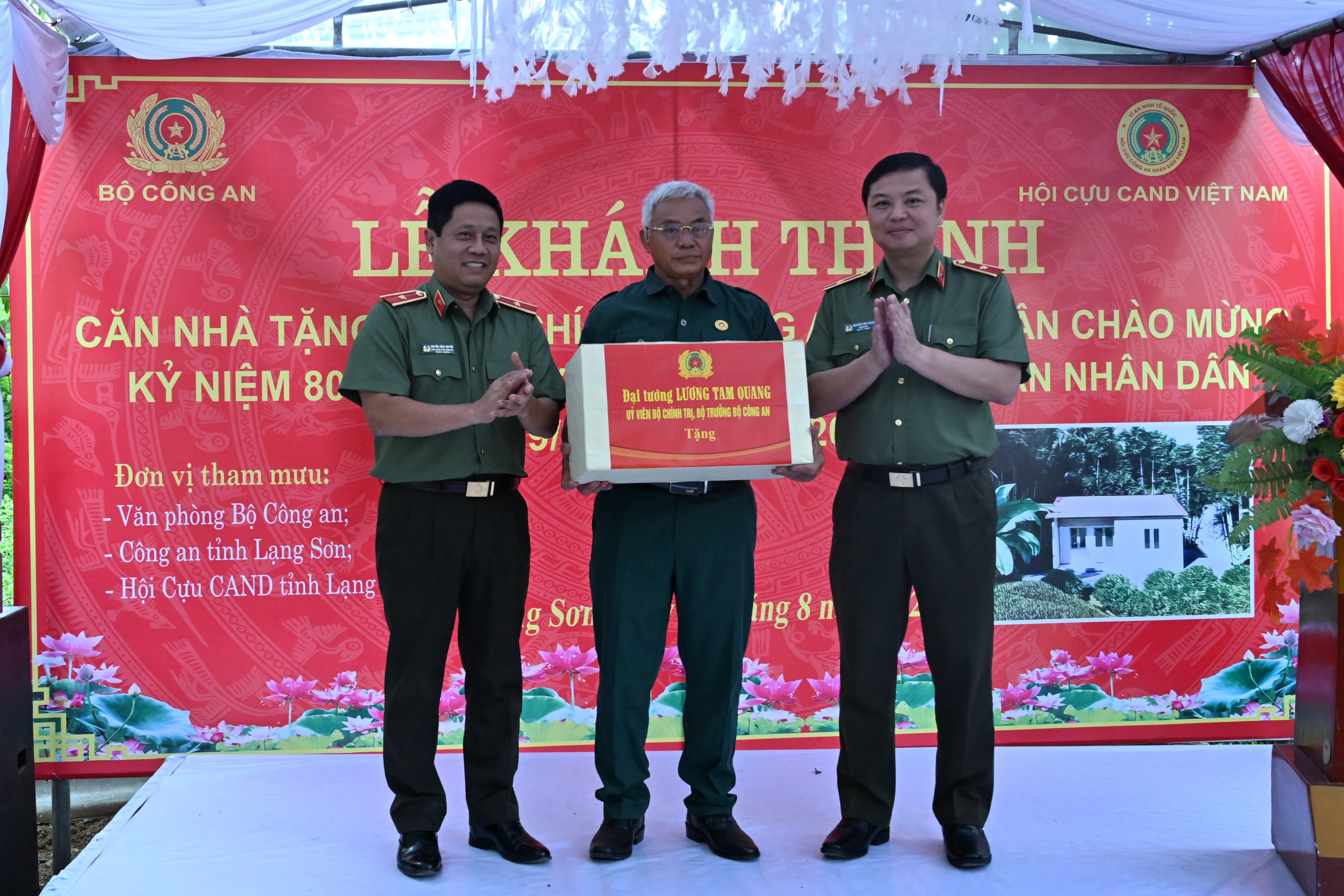04_anguyen_traoqua_botruong.JPG