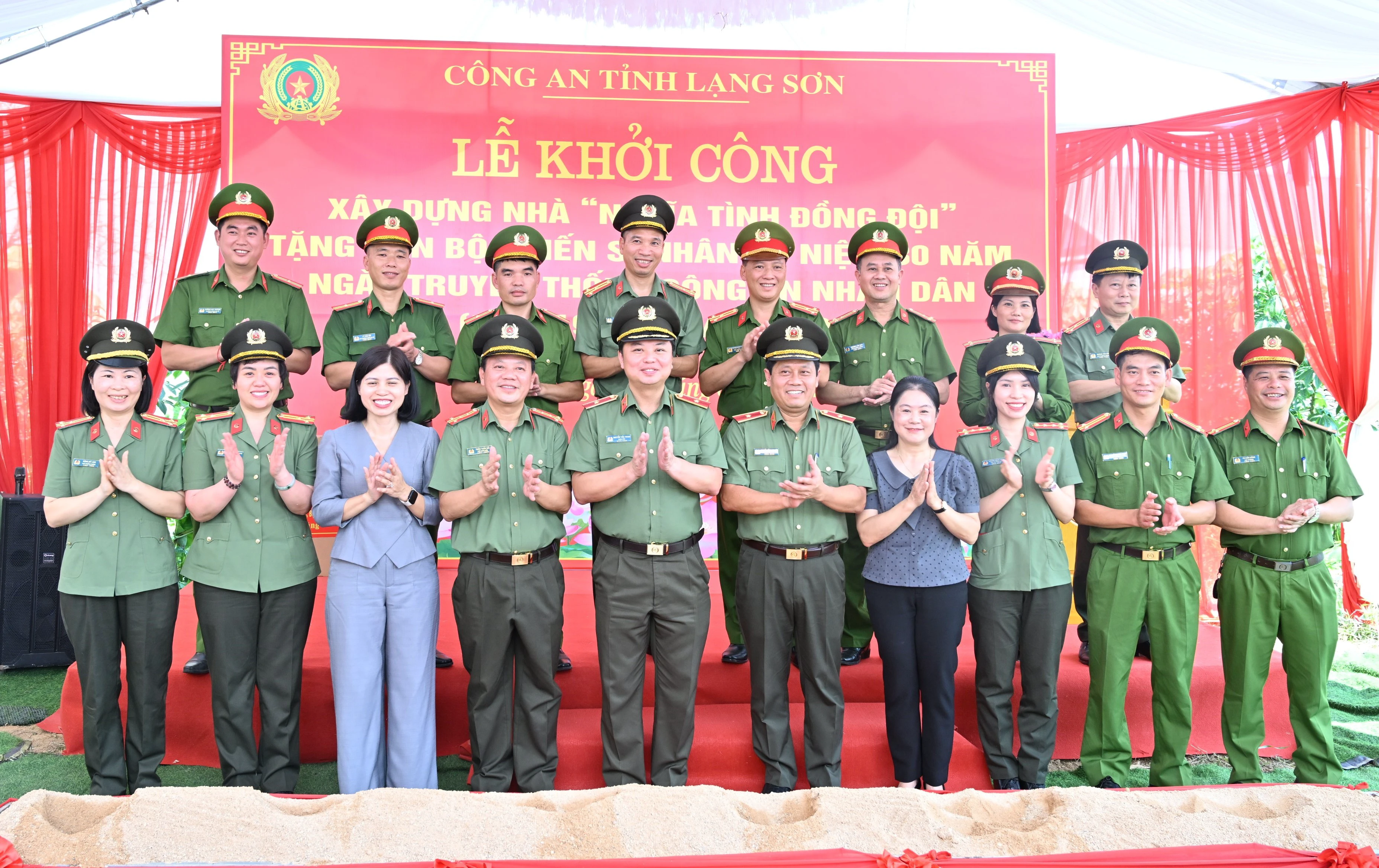 07_chupanhchung.JPG