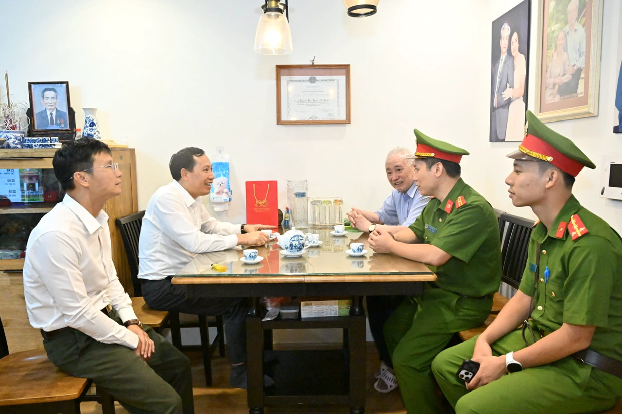 03_tttuyen_cottNgoc.jpg